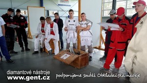 Obkladačská naděje 2018 - obkladači přebírají zadání praktické části soutěže